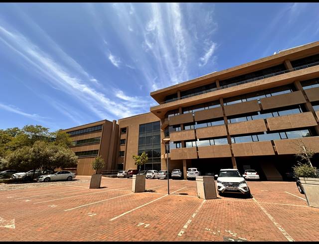 10,386M² OFFICE TO LET IN PARKTOWN